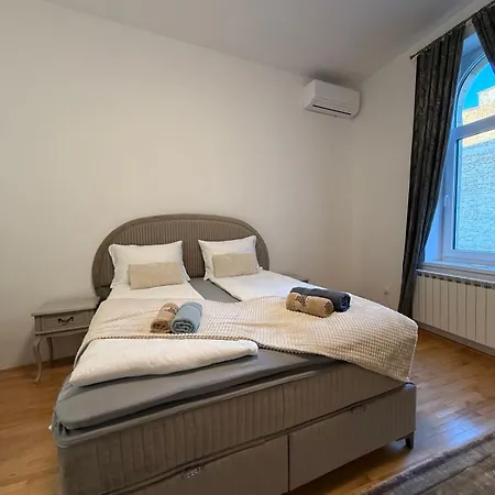 Latin Bridge Apartman *